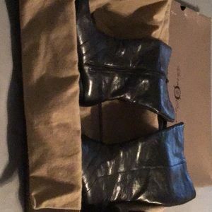 Born black leather boots. Size 9. Worn a handful of times max.